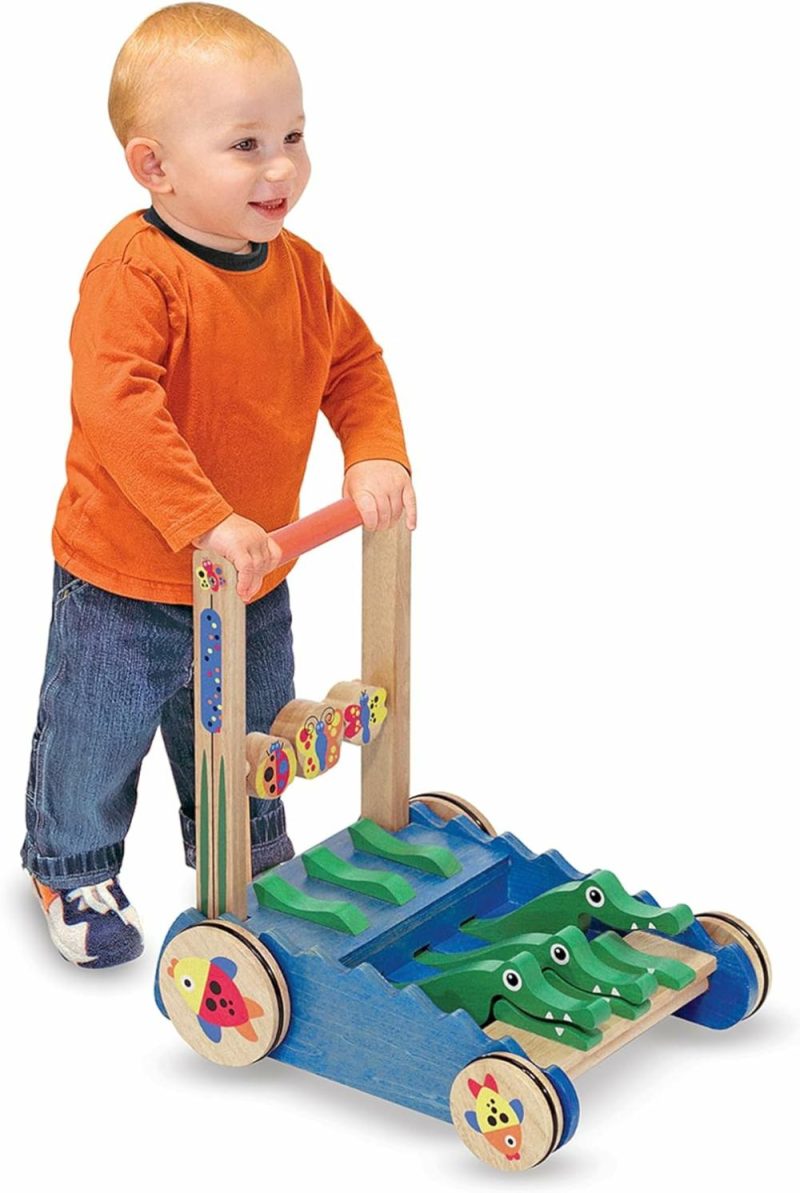 Giocattoli a spingere e trascinare | Deluxe Chomp And Clack Alligator Push Toy And Activity Walker – Wooden Baby Push Walker For Ages 1+ 
Deluxe Chomp And Clack Coccodrillo Giocattolo A Spinta E Passeggino Attivo – Passeggino A Spinta In Legno Per Bambini Dalla 1 Anno In Su