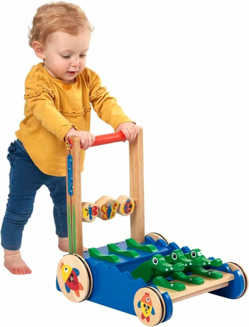 Giocattoli a spingere e trascinare | Deluxe Chomp And Clack Alligator Push Toy And Activity Walker – Wooden Baby Push Walker For Ages 1+ 
Deluxe Chomp And Clack Coccodrillo Giocattolo A Spinta E Passeggino Attivo – Passeggino A Spinta In Legno Per Bambini Dalla 1 Anno In Su