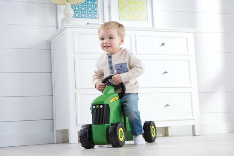 Giocattoli a spingere e trascinare | John Deere Sit ‘N Scoot Trattore Gioco – Giocattolo a Pedali per Bambini – Giocattoli Trattore John Deere per Bambini – 20 x 9.8 x 16.15 Pollici – Verde – Età 2 Anni E Più