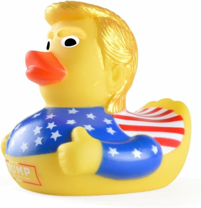 Giocattoli da bagno | 4″ Mr. Presidente Donald Trump Animaletto di Gomma 2024 Elezioni Con Bandiera USA Maga Squeak Gioco da Bagno Toy Stelline e Strisce Americano Patriottico Animaletti di Gomma Decorazione Bambini e Adulti Giallo