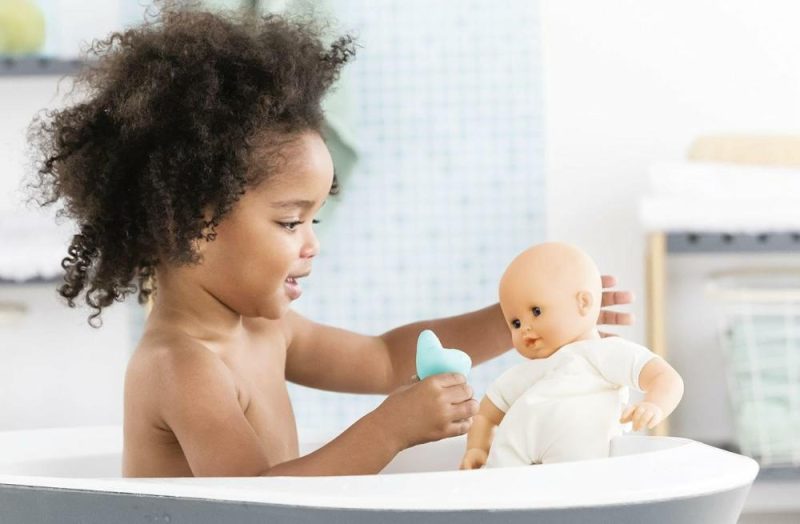 Giocattoli da bagno | Bebe Bagno Marin Bambola Bambina – 12″ Corpo Morbido Con Giocattolo Rana di Gomma – Sicura per il Gioco in Acqua in Vasca da Bagno o Piscina – Profumata a Vaniglia – Per Bambini da 18 Mesi in Su