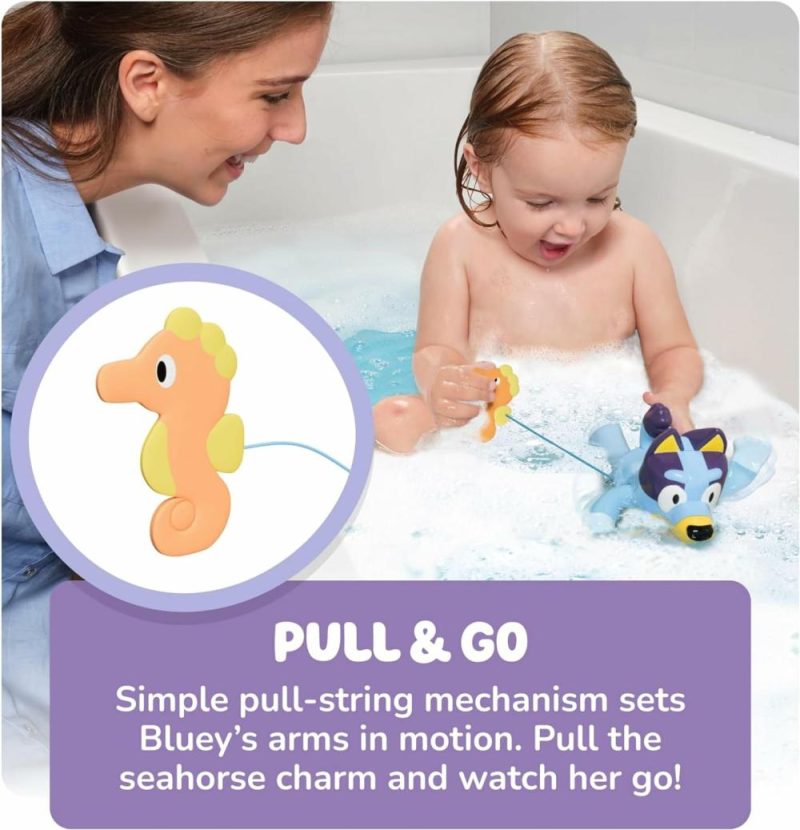 Giocattoli da bagno | Bluey Swimming Bath Toy – Gioco da Bagno Bluey con Squalo da Attaccare e Gioca dietro o davanti – Giocattoli da Bagno per Bambini e Giocattoli d’Acqua per Gioco All’Aperto – Età da 18 Mesi in Suo