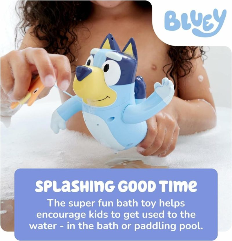 Giocattoli da bagno | Bluey Swimming Bath Toy – Gioco da Bagno Bluey con Squalo da Attaccare e Gioca dietro o davanti – Giocattoli da Bagno per Bambini e Giocattoli d’Acqua per Gioco All’Aperto – Età da 18 Mesi in Suo