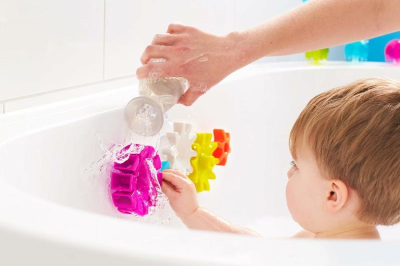 Giocattoli da bagno | Cogs Baby Bath Toys – Giocattoli Sensibili Tematici a Rotelle per la Vasca da Bagno – Giocattoli adesivi per le pareti della vasca da bagno – Multicolori – 5 Pezzi – Età 12 mesi e oltre