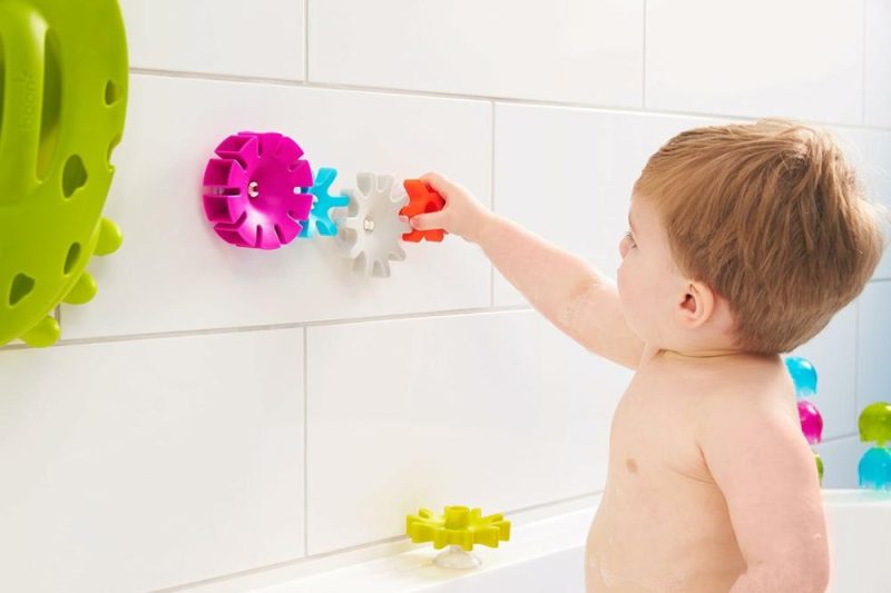 Giocattoli da bagno | Cogs Baby Bath Toys – Giocattoli Sensibili Tematici a Rotelle per la Vasca da Bagno – Giocattoli adesivi per le pareti della vasca da bagno – Multicolori – 5 Pezzi – Età 12 mesi e oltre