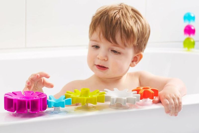 Giocattoli da bagno | Cogs Baby Bath Toys – Giocattoli Sensibili Tematici a Rotelle per la Vasca da Bagno – Giocattoli adesivi per le pareti della vasca da bagno – Multicolori – 5 Pezzi – Età 12 mesi e oltre