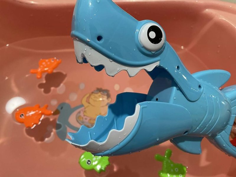 Giocattoli da bagno | Shark Grabber Baby Bath Toys – Squalo con Denti e Azione di Morso Include 4 Pesci da Gioco – Toys da Bagno per Bambini di 4-8 Anni, Ragazzi e Ragazze, Bambini Piccoli, Toys per Piscina