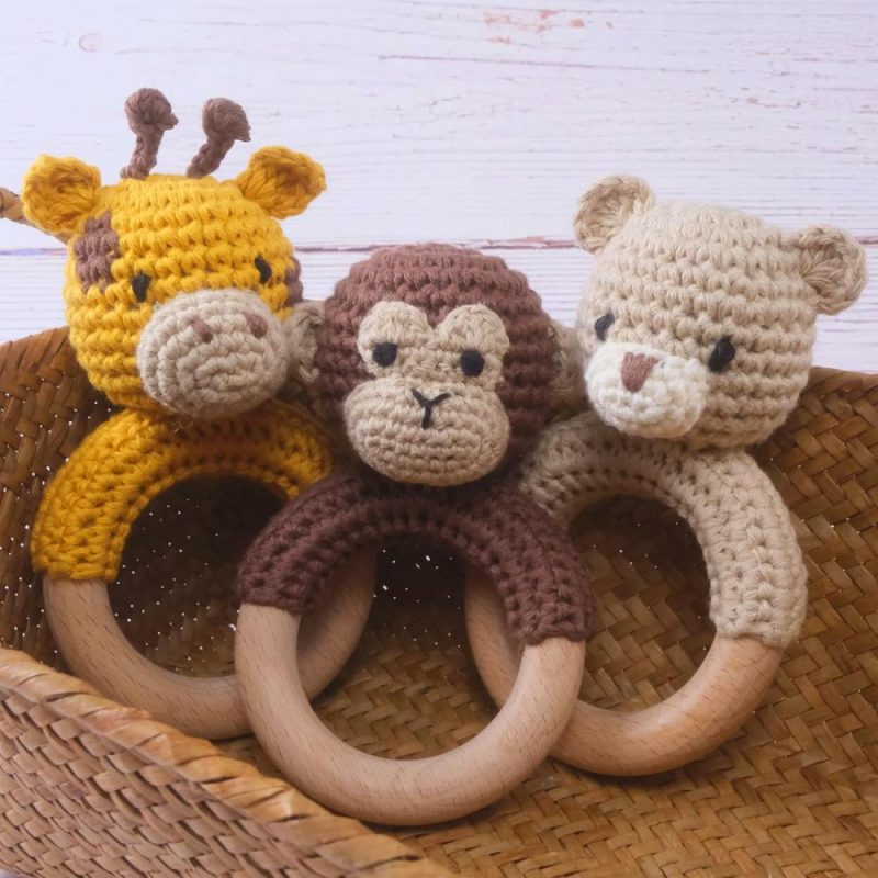 Rattle & Anelli Morbidi | Safari Animals Wooden Baby Rattle Toys Stuffed Crochet Rattle With Teether Ring For Newborn Beige Bear
Animali Safari Giocattolo di Succhiare in Legno con Succhietto Morbido e Rattle per Neonati, Orso Beige